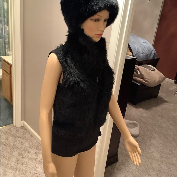 Arizona Jean Black Faux Fur Cable Knit Vest Size Large (Runs Small) - Picture 6 of 14